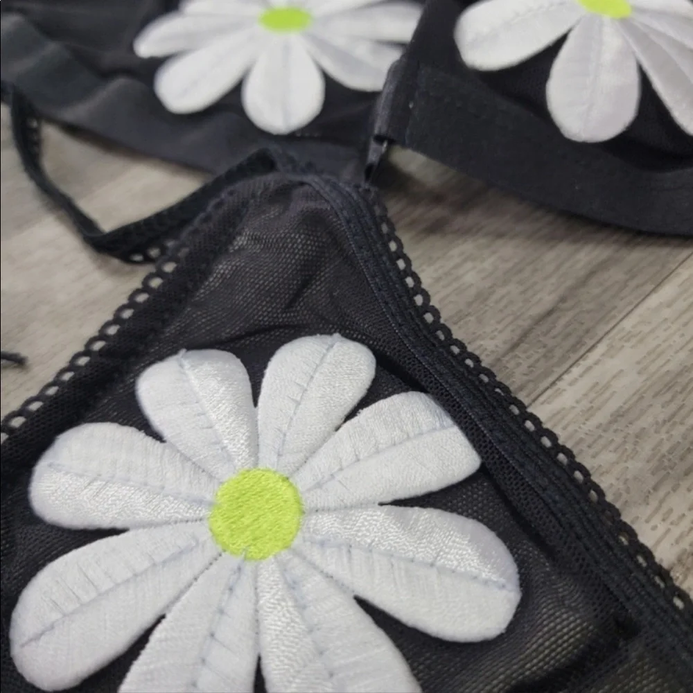 Daisy Bra/underwear SET NWT - Picture 3 of 6